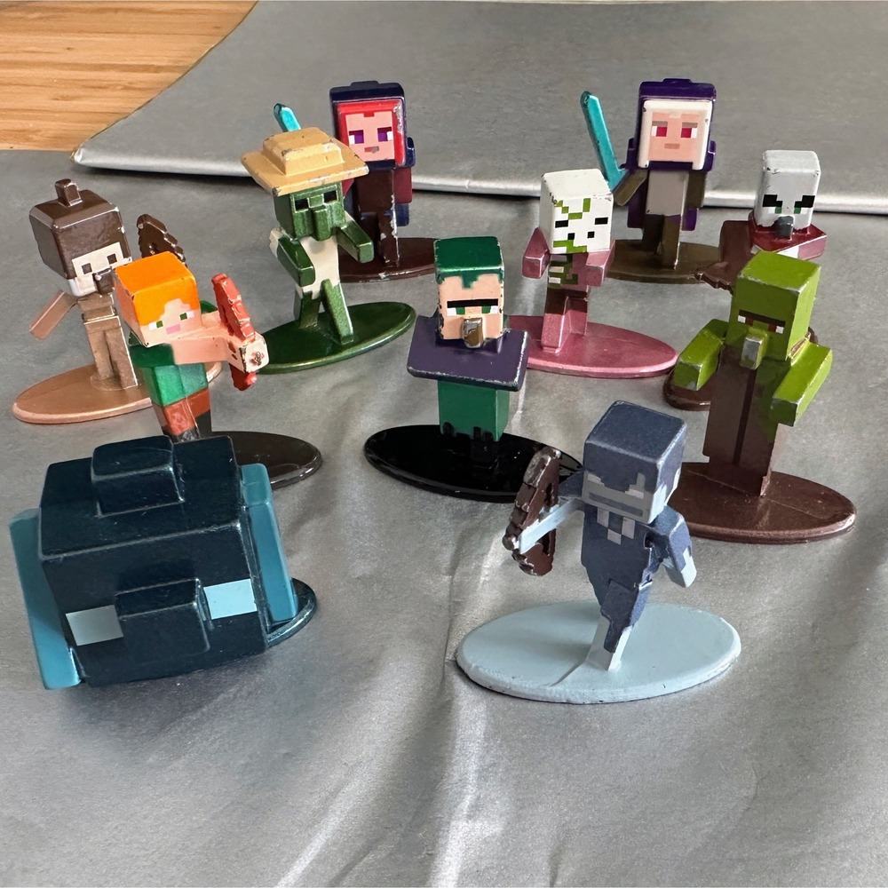 Jada Toys Minecraft Nano Metalfigs Lot of 10 Mobs, Villagers & Fighters Die Cast